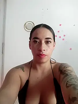 Snapshot of Valenn_fernandez chatting on 06/24/26, 07:55 Valenn fernandez online show from 06/24/26, 07:55