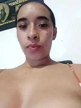 Snapshot of Valenn_fernandez chatting on 05/05/26, 02:58 Valenn fernandez online show from 05/05/26, 02:58
