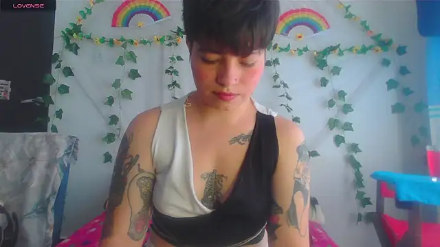 Snapshot of Mitsuha_gate chatting on 12/21/25, 03:25 Mitsuha gate online show from 12/21/25, 03:25