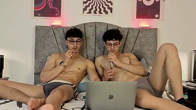 Snapshot of LatinReall chatting on 03/03/26, 03:24 LatinReall online show from 03/03/26, 03:24