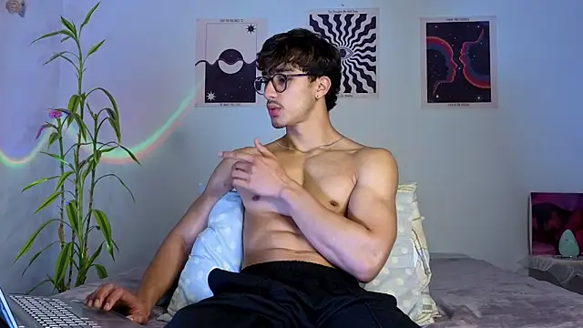 LatinReall online show from 10/23/25, 01:26