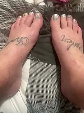 kmaddycakes1 online show from 02/26/26, 09:31