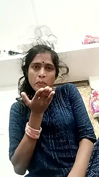 Guriya0076 online show from 11/18/25, 10:02