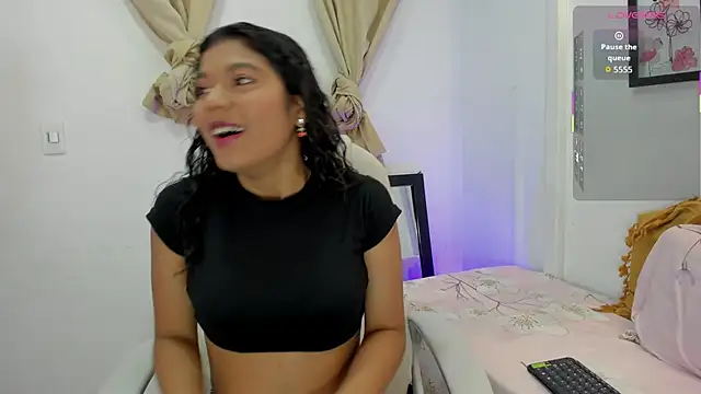 andrea sanchezz online show from 11/06/25, 07:07