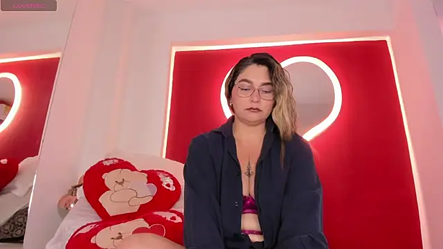 Snapshot of MelanyVegas chatting on 10/24/25, 08:35 MelanyVegas online show from 10/24/25, 08:35