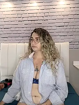 Snapshot of MelanyVegas chatting on 09/17/25, 01:35 MelanyVegas online show from 09/17/25, 01:35