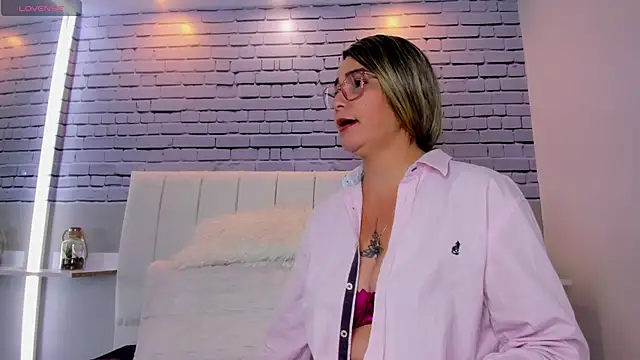 Snapshot of MelanyVegas chatting on 09/19/25, 08:18 MelanyVegas online show from 09/19/25, 08:18