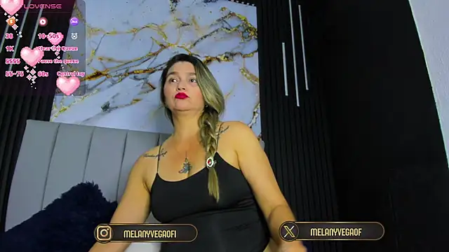 Snapshot of MelanyVegas chatting on 12/17/25, 09:36 MelanyVegas online show from 12/17/25, 09:36