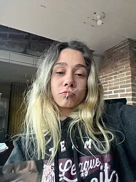 Snapshot of blond-96 chatting on 11/08/25, 09:40 blond-96 online show from 11/08/25, 09:40