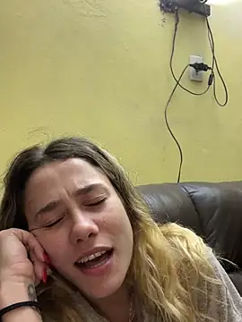 Snapshot of blond-96 chatting on 09/15/25, 11:05 blond-96 online show from 09/15/25, 11:05