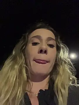 Snapshot of blond-96 chatting on 11/22/25, 01:04 blond-96 online show from 11/22/25, 01:04