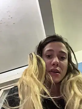 Snapshot of blond-96 chatting on 11/10/25, 02:49 blond-96 online show from 11/10/25, 02:49