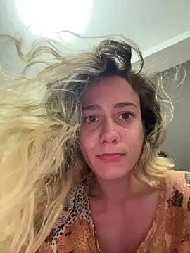 Snapshot of blond-96 chatting on 11/04/25, 02:37 blond-96 online show from 11/04/25, 02:37