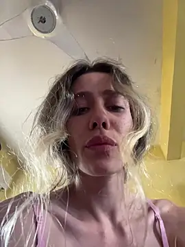 Snapshot of blond-96 chatting on 11/24/25, 06:19 blond-96 online show from 11/24/25, 06:19