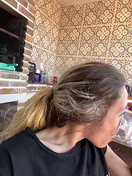 Snapshot of blond-96 chatting on 11/25/25, 05:57 blond-96 online show from 11/25/25, 05:57