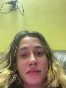 Snapshot of blond-96 chatting on 09/18/25, 02:47 blond-96 online show from 09/18/25, 02:47