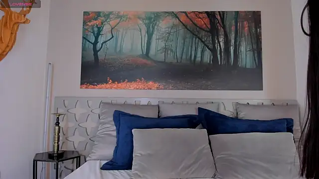 isabellasouza online show from 10/17/25, 07:48