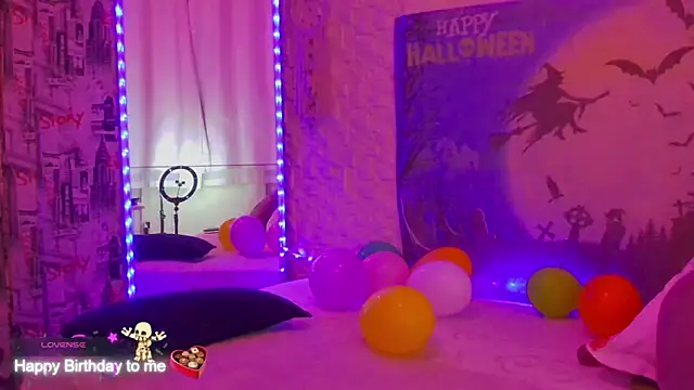 TayllorSweet  online show from 10/28/25, 10:52