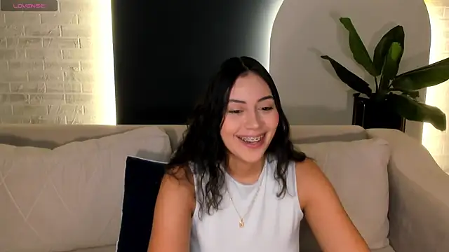Snapshot of AmbarJames_ chatting on 06/28/26, 12:22 AmbarJames online show from 06/28/26, 12:22