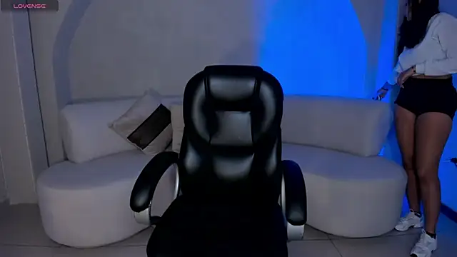 Snapshot of AmbarJames_ chatting on 10/01/25, 12:09 AmbarJames online show from 10/01/25, 12:09