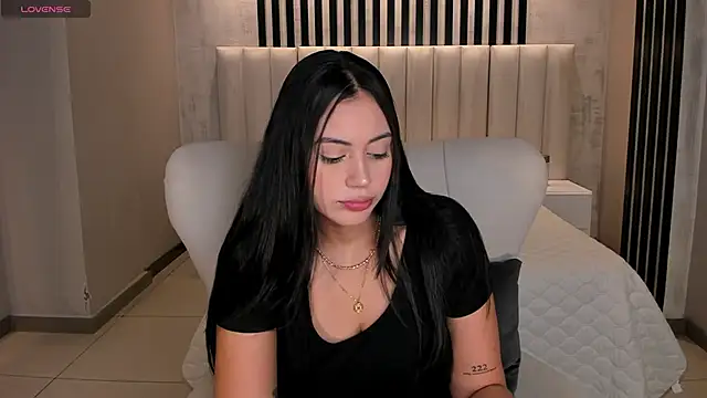 AmbarJames  online show from 04/04/26, 12:01