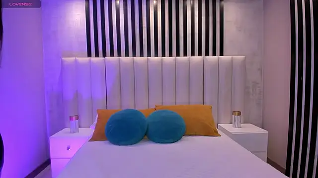 AmbarJames  online show from 02/12/26, 12:05