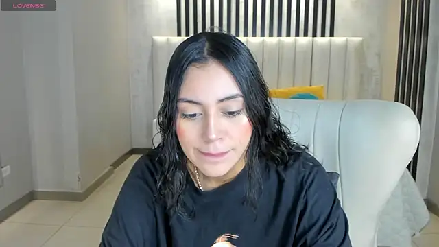 AmbarJames  online show from 04/06/26, 11:00