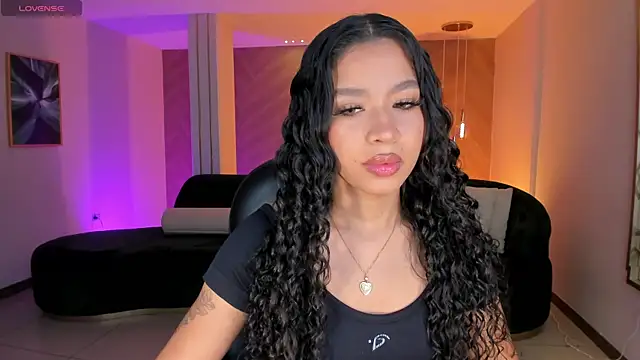 SophieHouston  online show from 12/04/25, 04:22