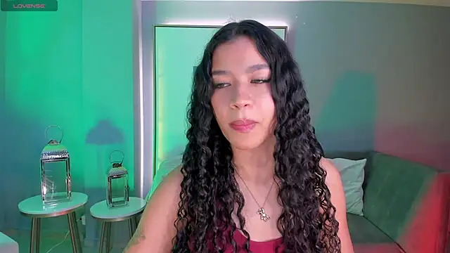 Snapshot of SophieHouston_ chatting on 10/14/25, 04:35 SophieHouston online show from 10/14/25, 04:35