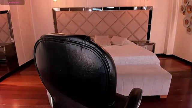 MilaLawrence online show from 11/22/25, 08:51