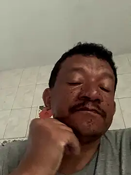 Snapshot of PIROCAGG21 chatting on 10/15/25, 09:17 PIROCAGG21 online show from 10/15/25, 09:17