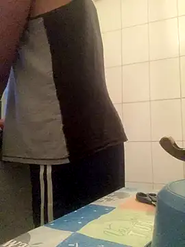 Snapshot of PIROCAGG21 chatting on 12/18/25, 08:19 PIROCAGG21 online show from 12/18/25, 08:19