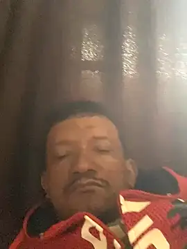 Snapshot of PIROCAGG21 chatting on 10/18/25, 12:18 PIROCAGG21 online show from 10/18/25, 12:18