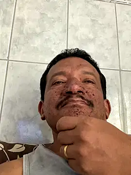 Snapshot of PIROCAGG21 chatting on 11/28/25, 01:33 PIROCAGG21 online show from 11/28/25, 01:33