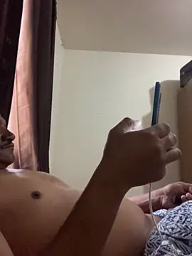 Snapshot of PIROCAGG21 chatting on 11/17/25, 10:41 PIROCAGG21 online show from 11/17/25, 10:41