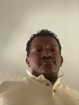 Snapshot of PIROCAGG21 chatting on 11/23/25, 11:20 PIROCAGG21 online show from 11/23/25, 11:20