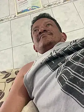 Snapshot of PIROCAGG21 chatting on 12/21/25, 06:53 PIROCAGG21 online show from 12/21/25, 06:53