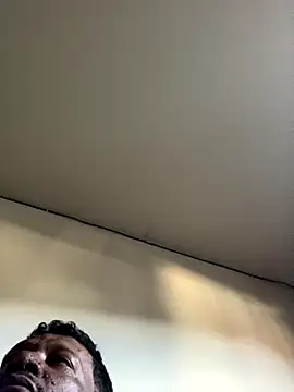 Snapshot of PIROCAGG21 chatting on 10/19/25, 10:18 PIROCAGG21 online show from 10/19/25, 10:18