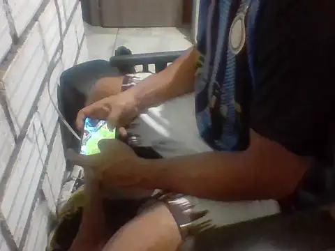 santiii   12 online show from 12/19/25, 11:18