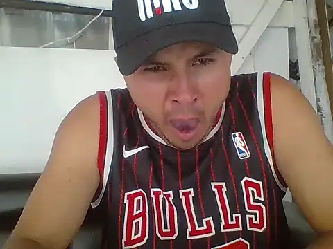 santiii   12 online show from 03/19/26, 06:52