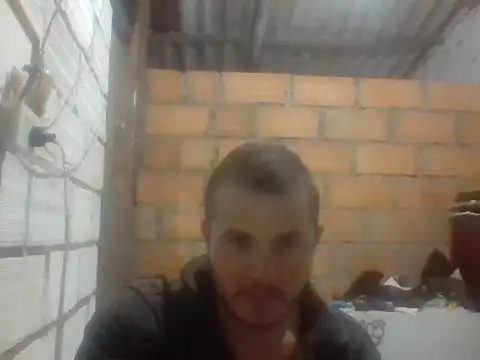 santiii   12 online show from 12/18/25, 04:28