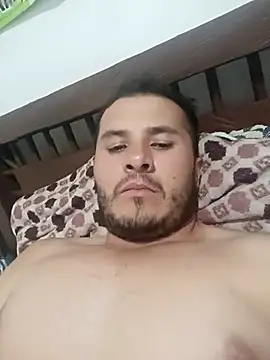 santiii   12 online show from 11/18/25, 04:16