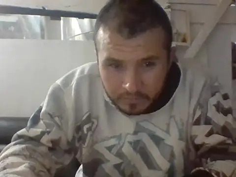 santiii   12 online show from 04/17/26, 04:26