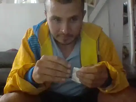 santiii   12 online show from 04/01/26, 02:35