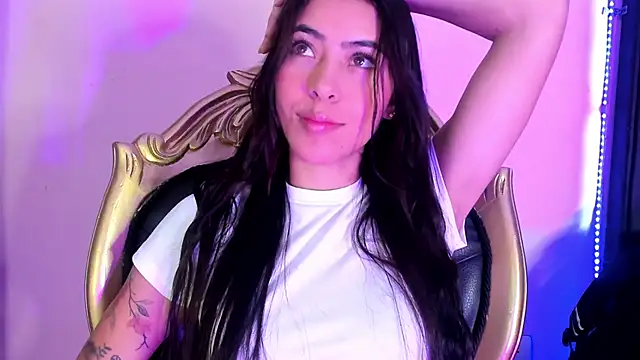 Snapshot of ValkaGrecco chatting on 11/04/25, 04:05 ValkaGrecco online show from 11/04/25, 04:05