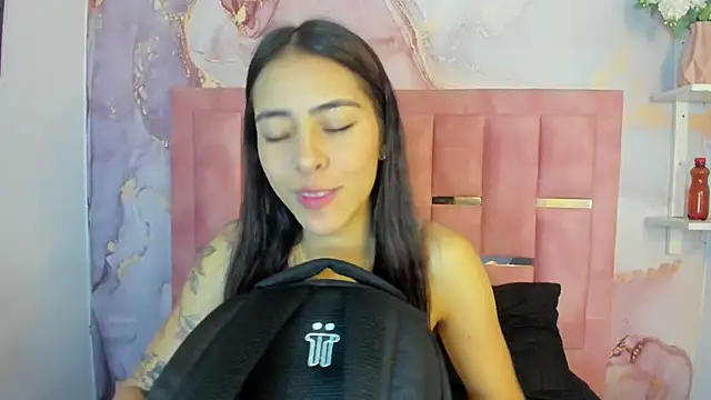 Snapshot of ValkaGrecco chatting on 09/23/25, 03:02 ValkaGrecco online show from 09/23/25, 03:02