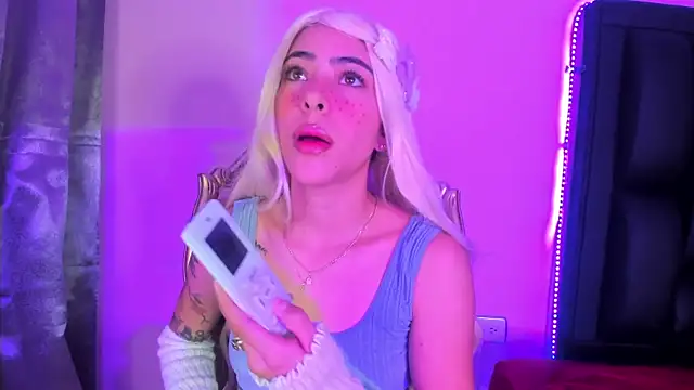 Snapshot of ValkaGrecco chatting on 11/02/25, 02:49 ValkaGrecco online show from 11/02/25, 02:49