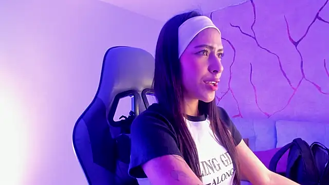 Snapshot of ValkaGrecco chatting on 11/12/25, 02:59 ValkaGrecco online show from 11/12/25, 02:59