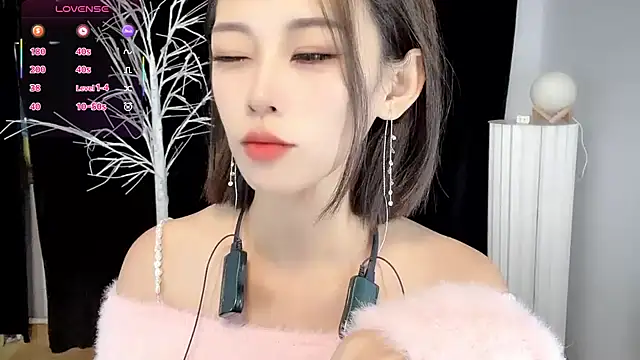 xiaoyue8888 online show from 10/24/25, 01:26