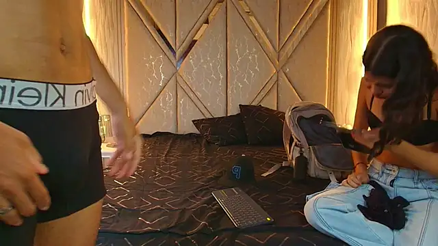 Snapshot of Hotcouple_222 chatting on 11/21/25, 07:40 Hotcouple 222 online show from 11/21/25, 07:40